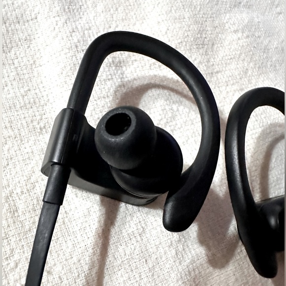 Gently used - Black Powerbeats3 (Beats by Dr Dre) - Picture 4 of 7